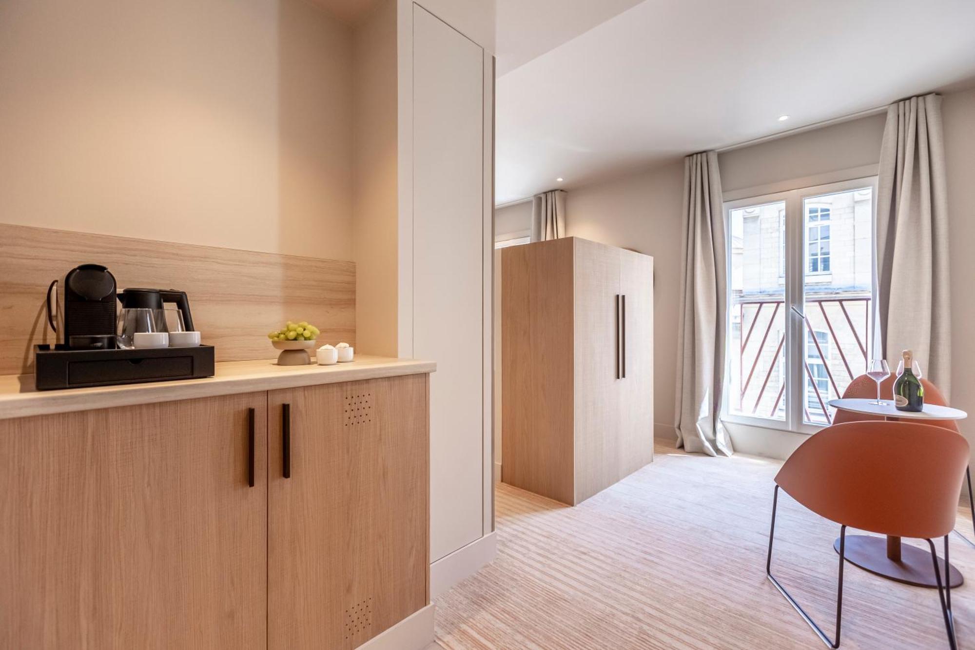 Suites Fl By Sweett Париж Екстериор снимка